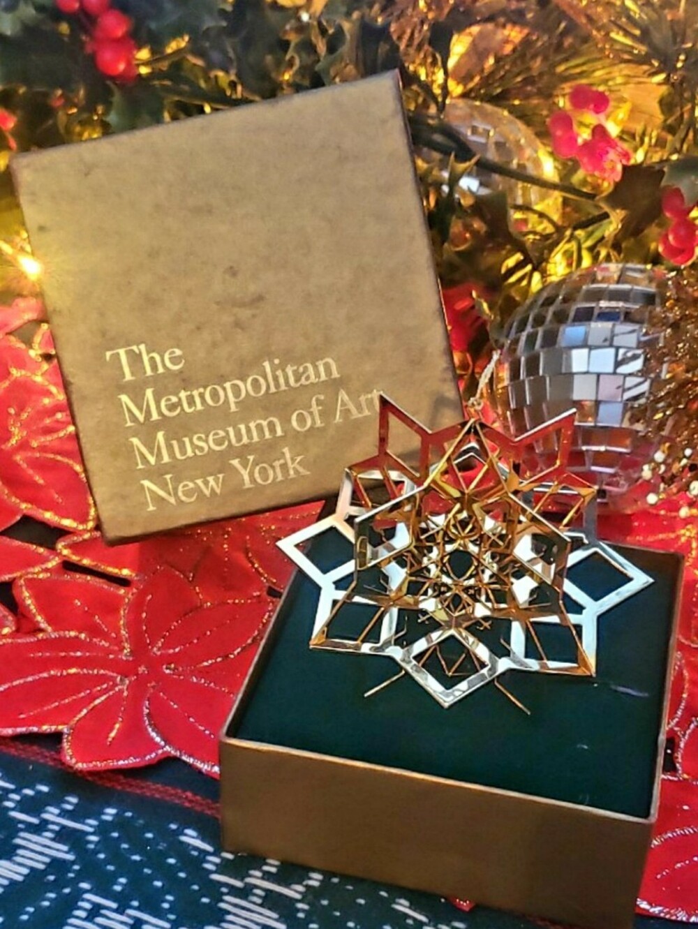 Metropolitan Museum Of Art New York Gold Plated Dimensional Christmas Ornament